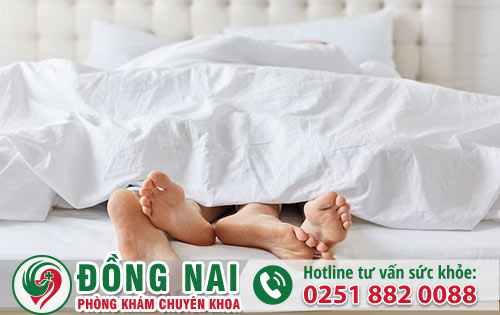 Nguyên nhân và con đường lây truyền mụn rộp sinh dục là gì?